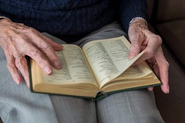 Como estudar a Bíblia em casa de maneira simples e eficiente